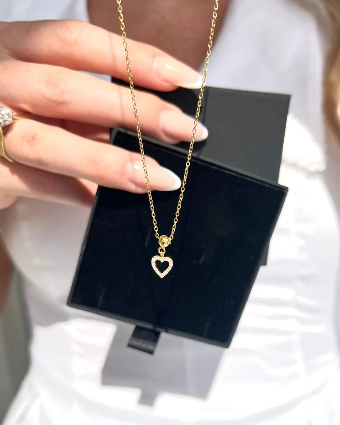 Alma Charm Gold - Image 2