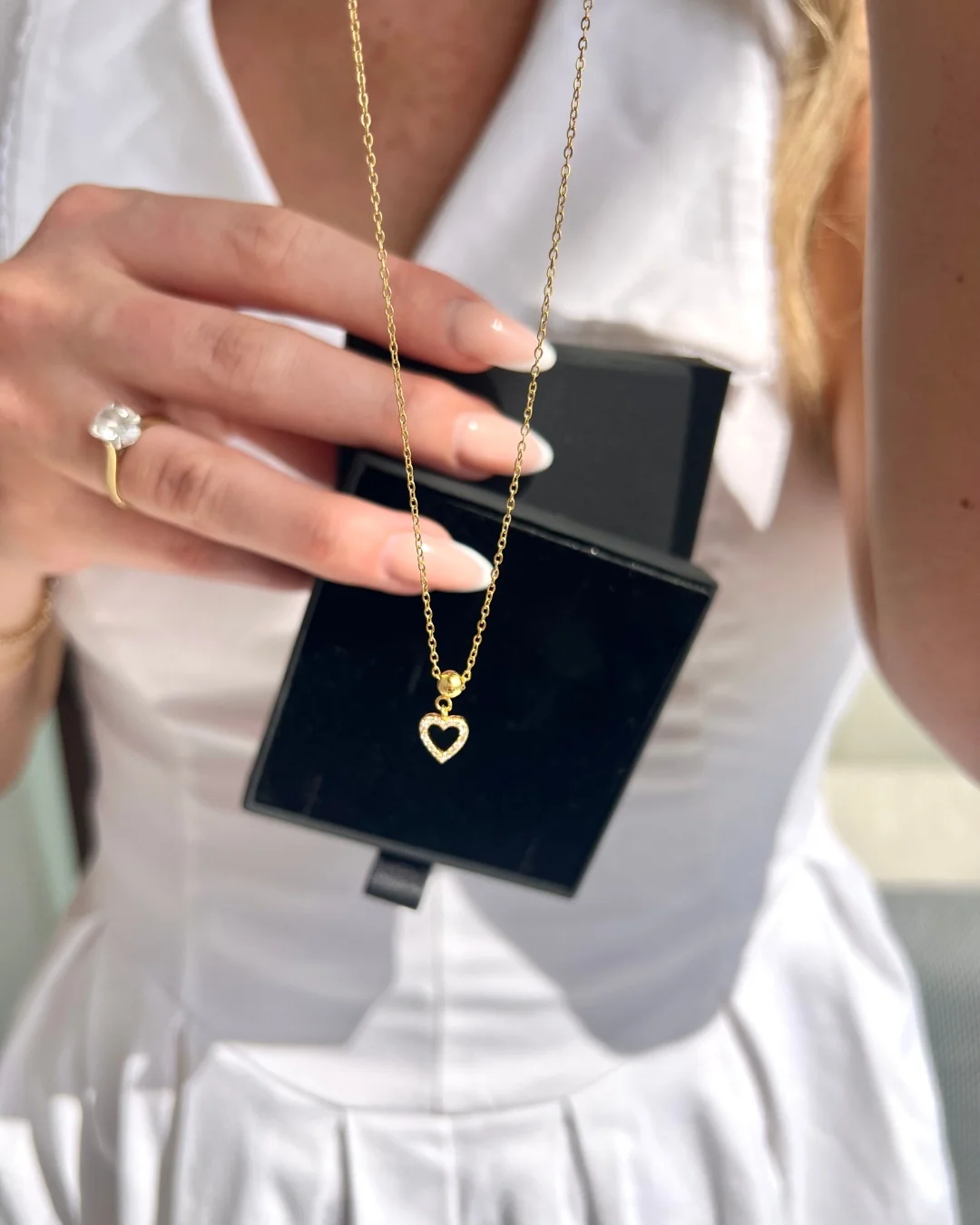 Alma Charm Gold - Image 4
