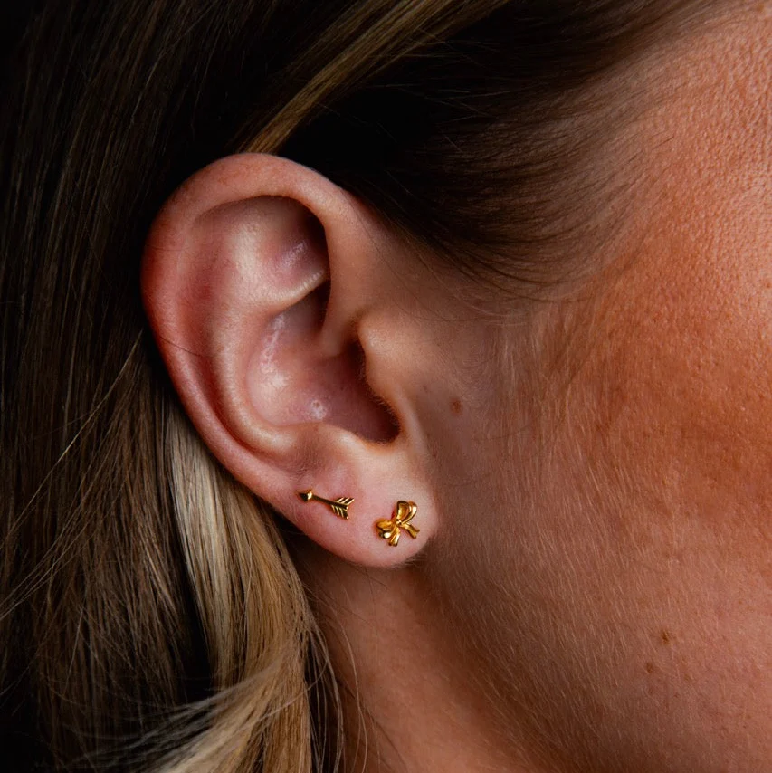 Arrow Stud Earrings Gold - Image 5