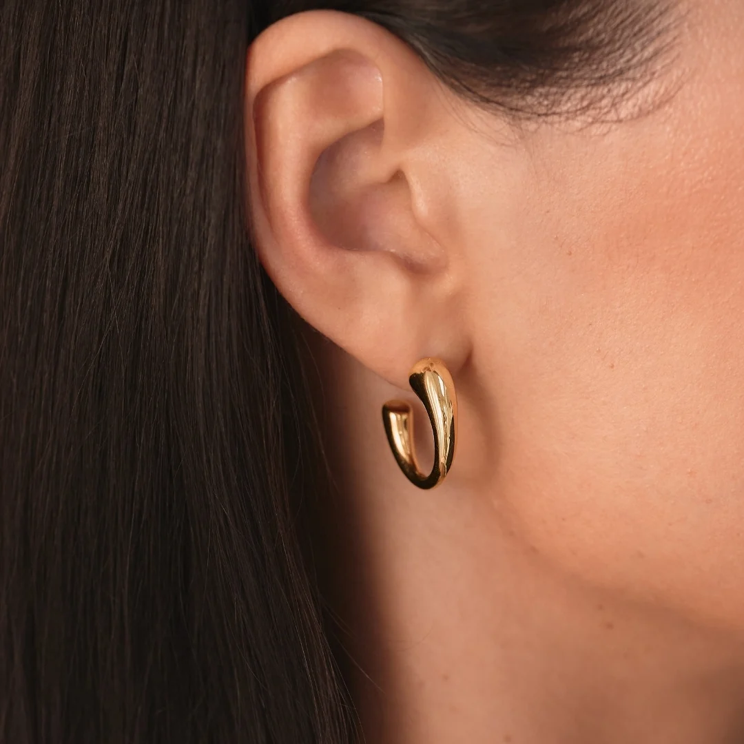 Bold Herringbone Necklace + FREE Céleste Hoop Earrings Gold - Image 6