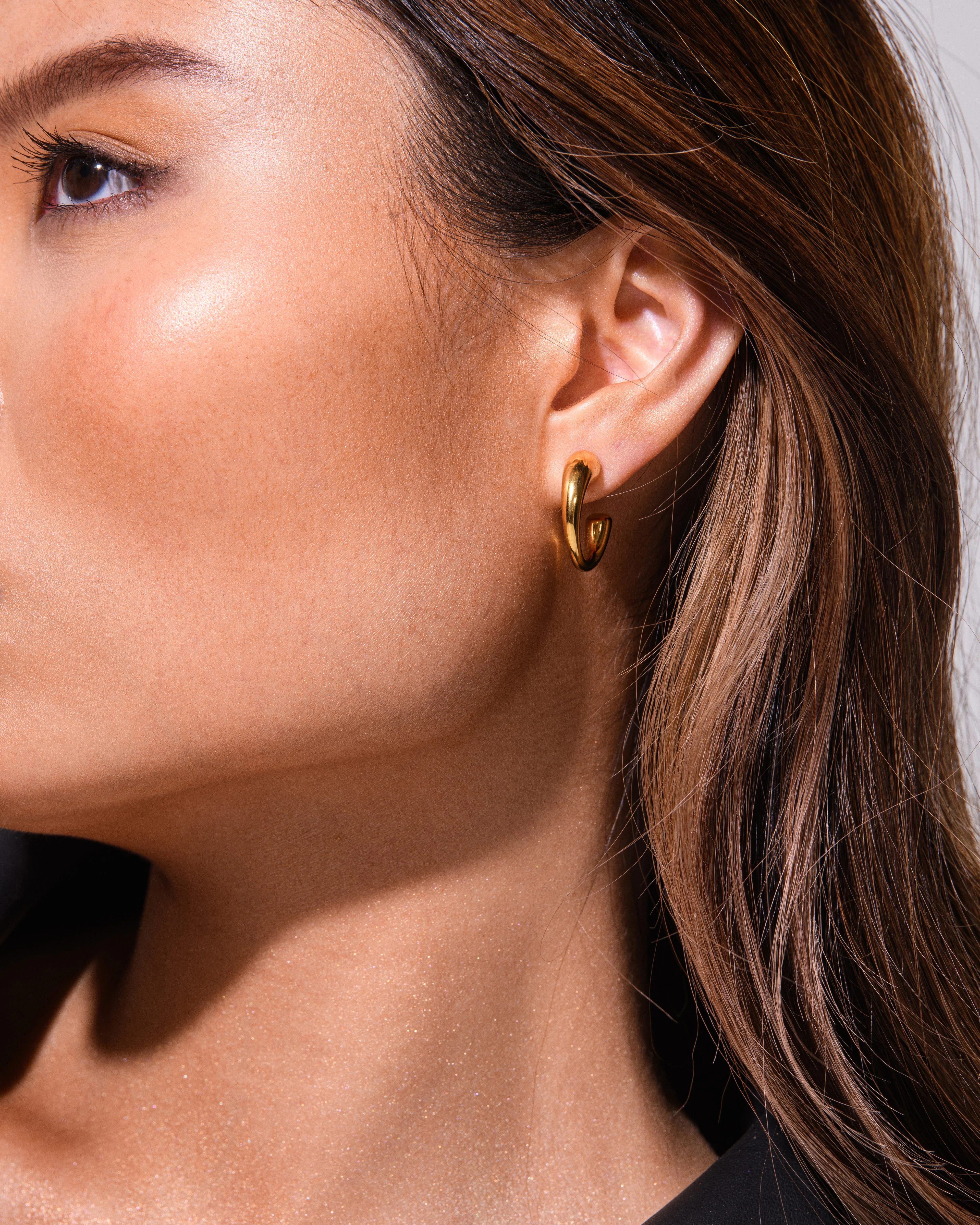 Dome Cuff Bracelet & Celeste Hoops Set Gold - Image 4