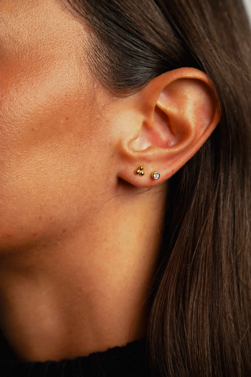 Eclipse Diamond Stud Earrings Gold - Image 4