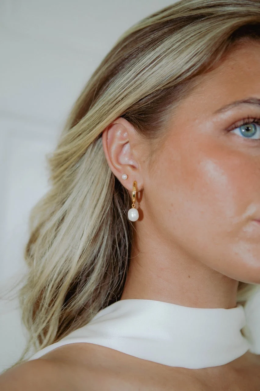 Fine Pearl Stud Earrings in Gold - Image 3