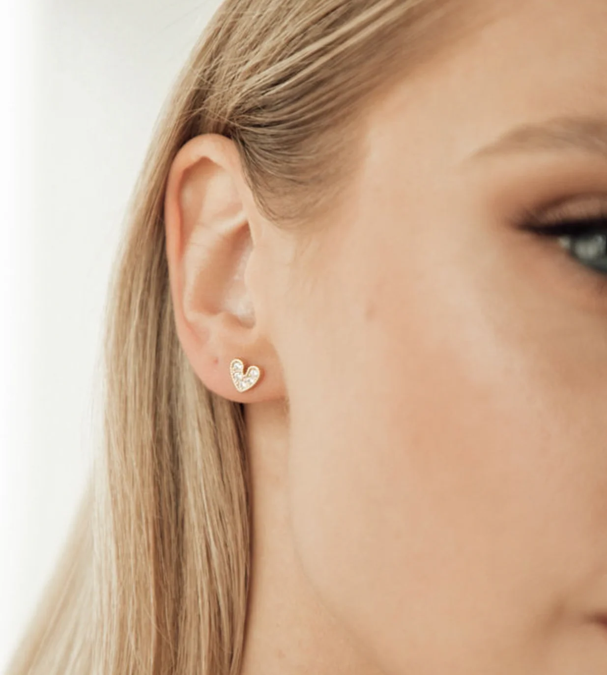 Mi Amor Stud Earring in Gold - Image 7