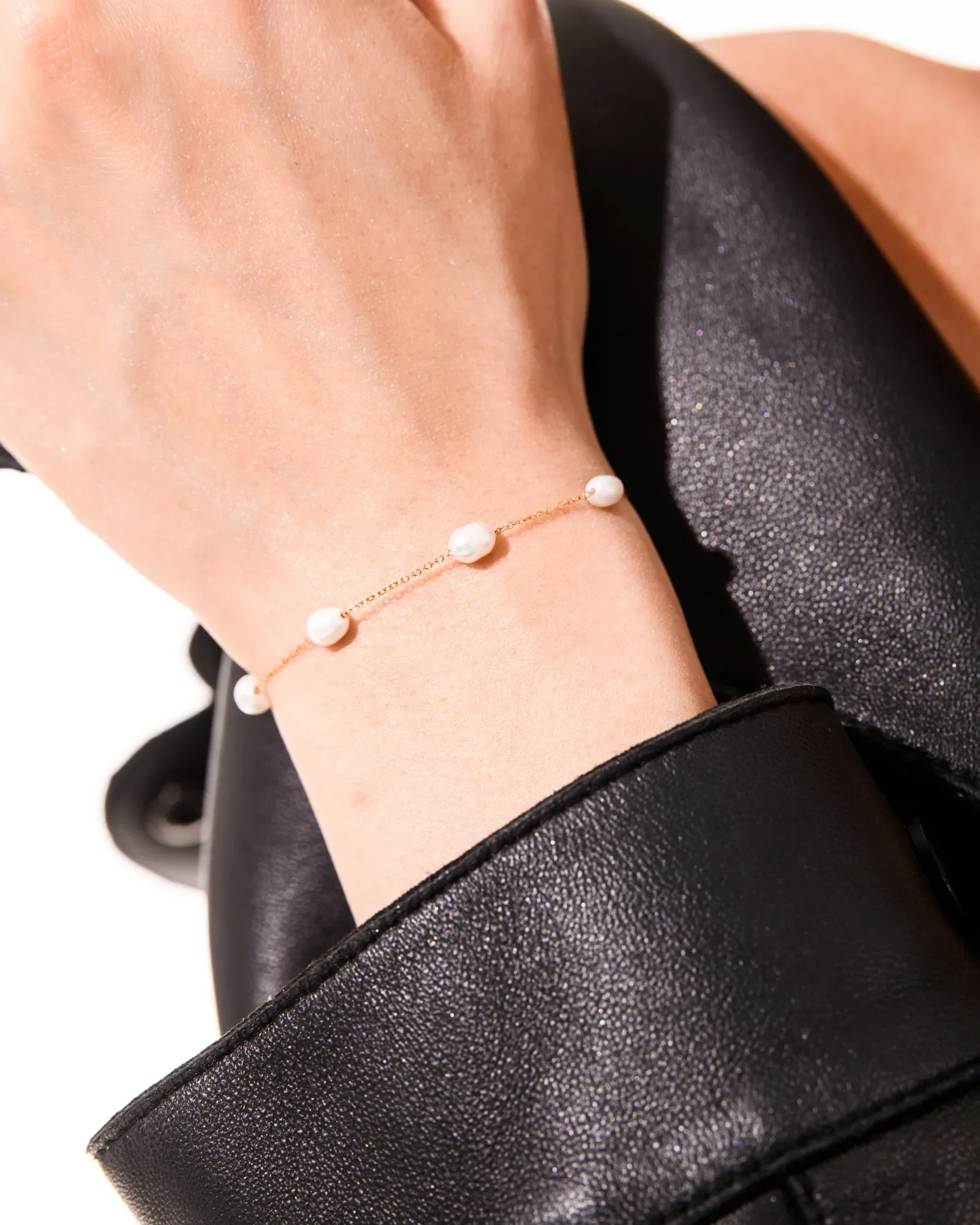 Infinity Pearl Bracelet Gold - Image 2