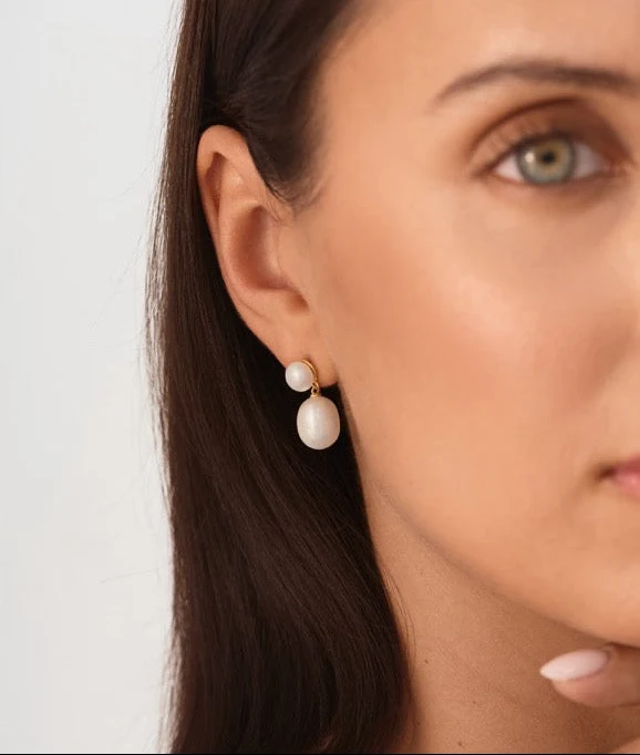 Soleil Pearl Earrings Gold - Image 4