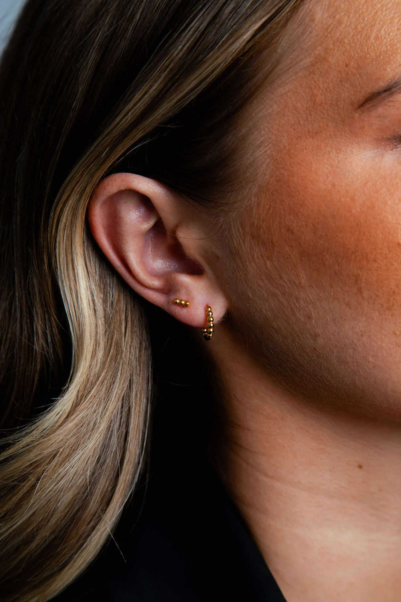 Sphere Bar Stud Earrings Gold - Image 4