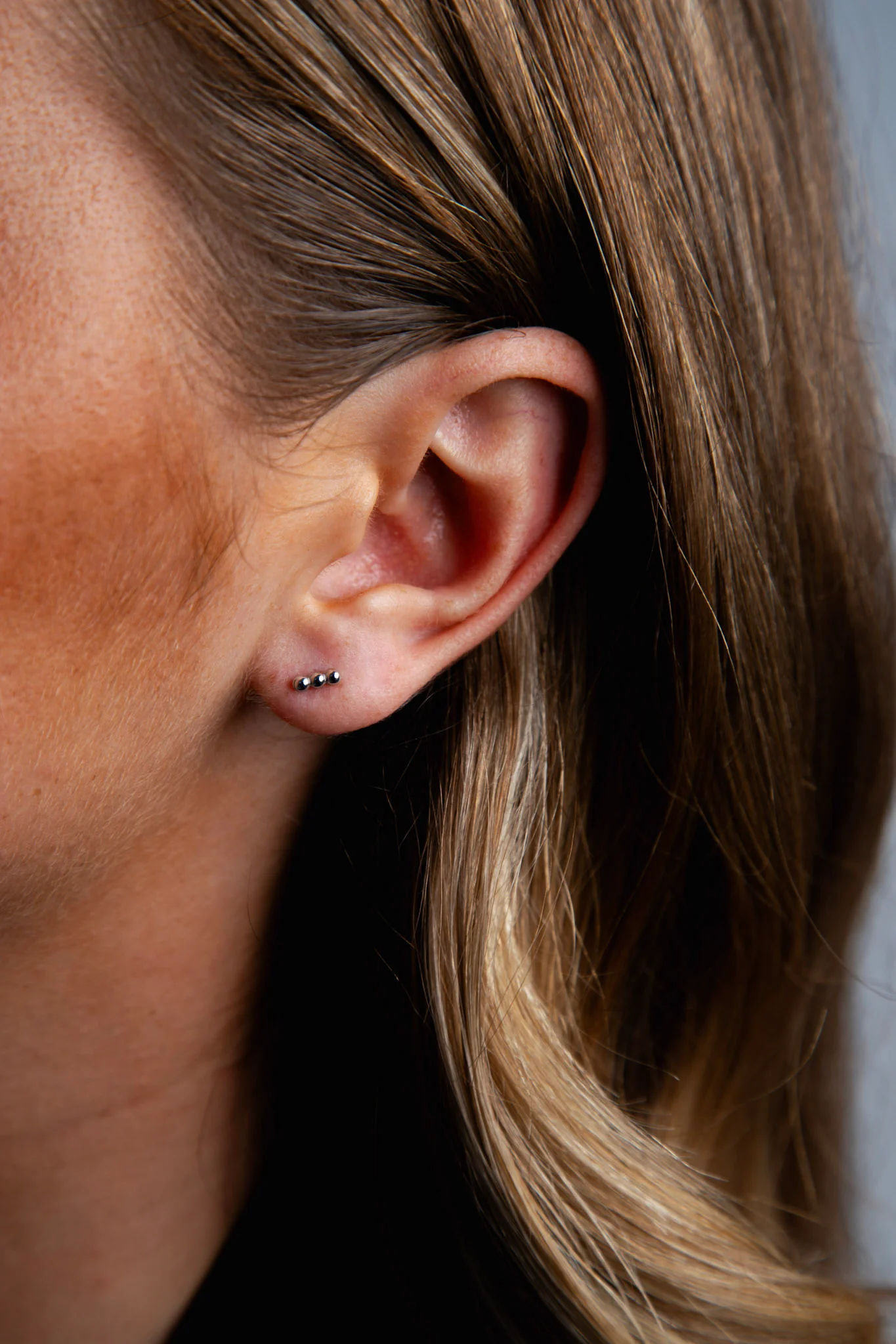 Sphere Bar Stud Earrings Silver - Image 5